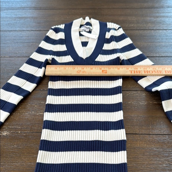 Madewell V-Neck Sweater in Stripe Size XS - Picture 11 of 13